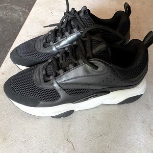 Dior B22 SNEAKER
Black Technical Mesh and Calfskin